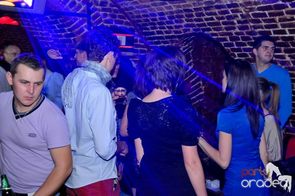 Think Blue - Party în Club Escape, 