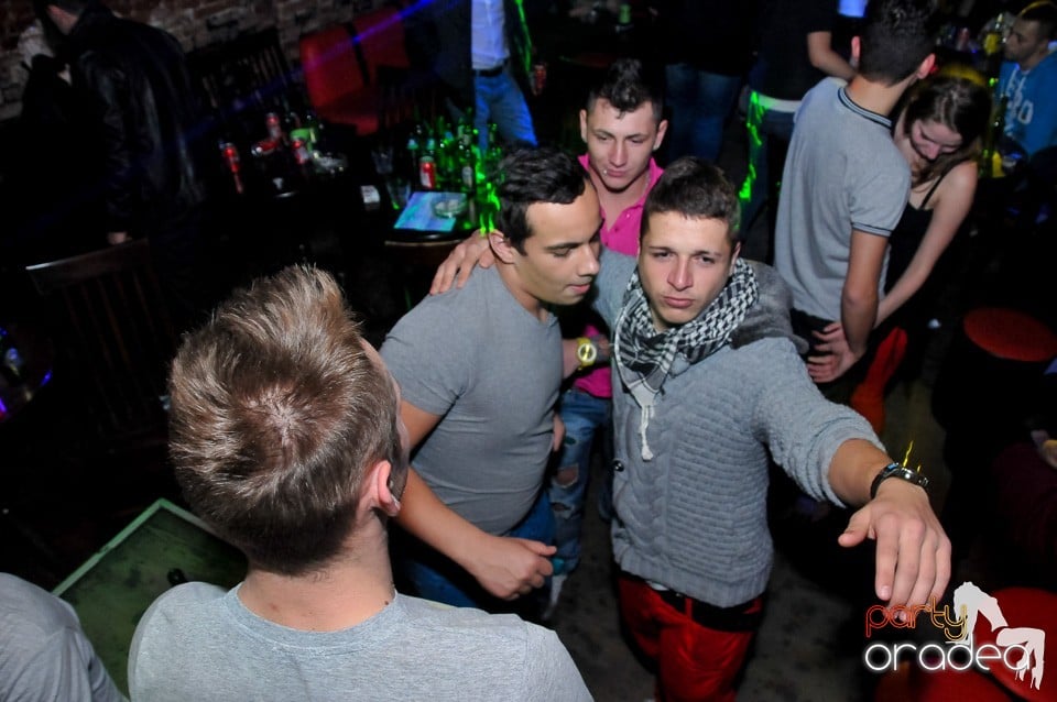 Think Blue - Party în Club Escape, 