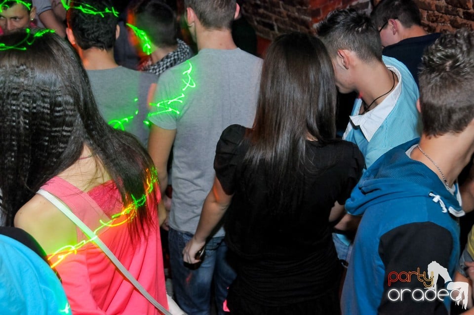 Think Blue - Party în Club Escape, 