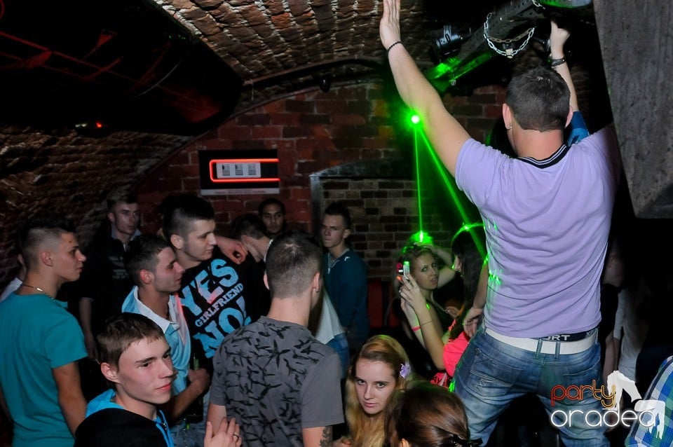 Think Blue - Party în Club Escape, 