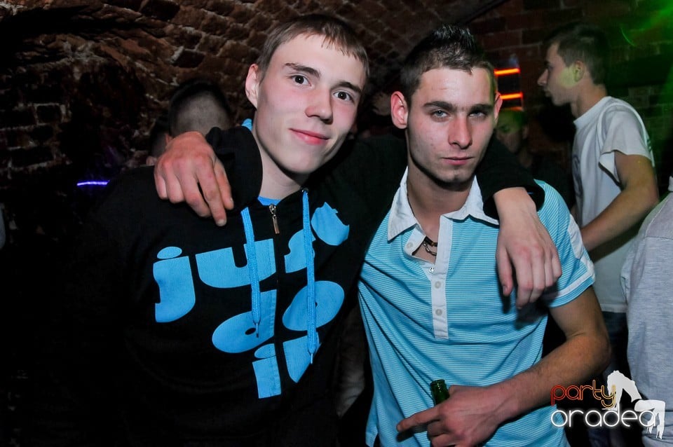 Think Blue - Party în Club Escape, 