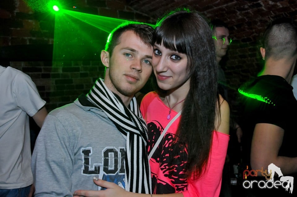 Think Blue - Party în Club Escape, 