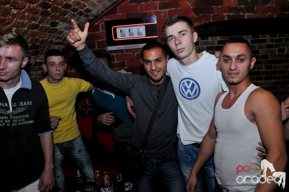 Think Blue - Party în Club Escape, 