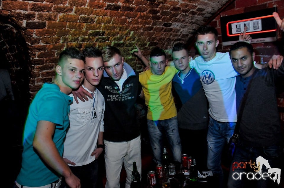 Think Blue - Party în Club Escape, 