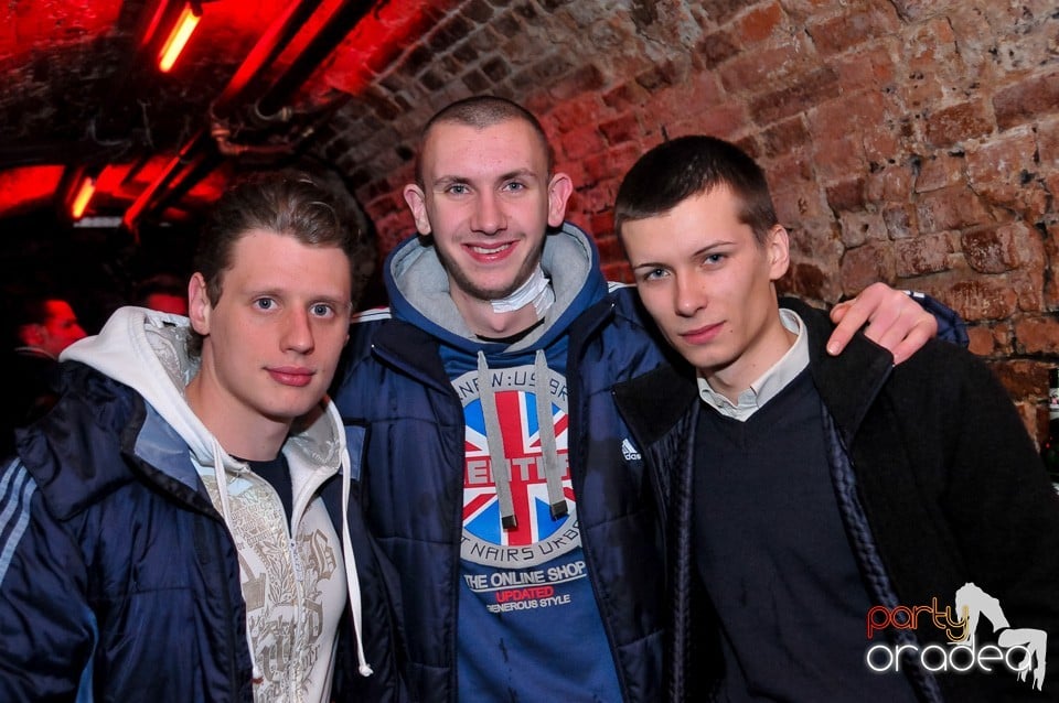 Think Blue - Party în Club Escape, 