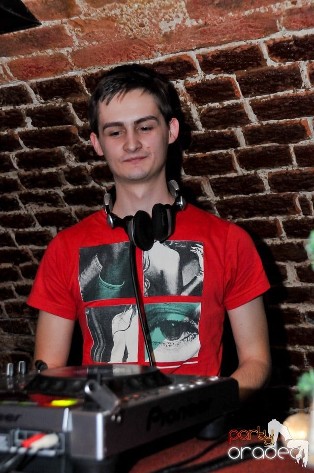 Think Blue - Party în Club Escape, 