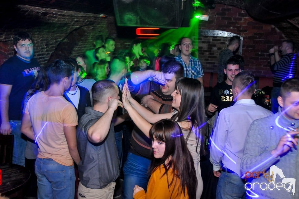 Think Blue - Party în Club Escape, 