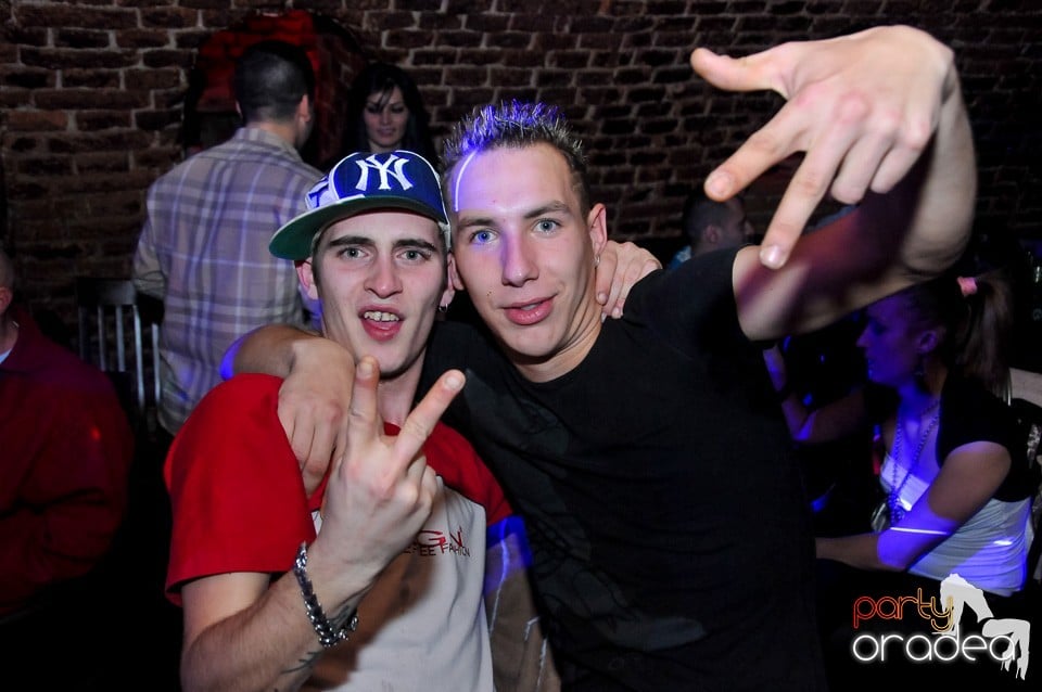 Think Blue - Party în Club Escape, 