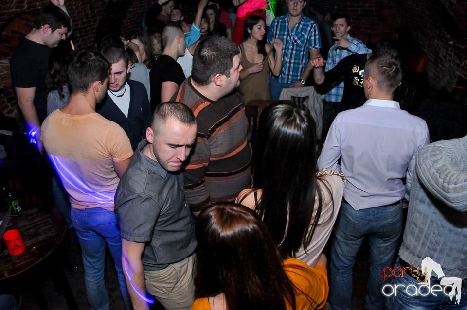 Think Blue - Party în Club Escape, 