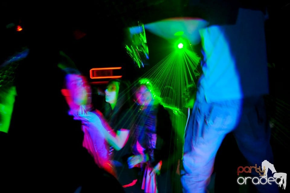 Think Blue - Party în Club Escape, 