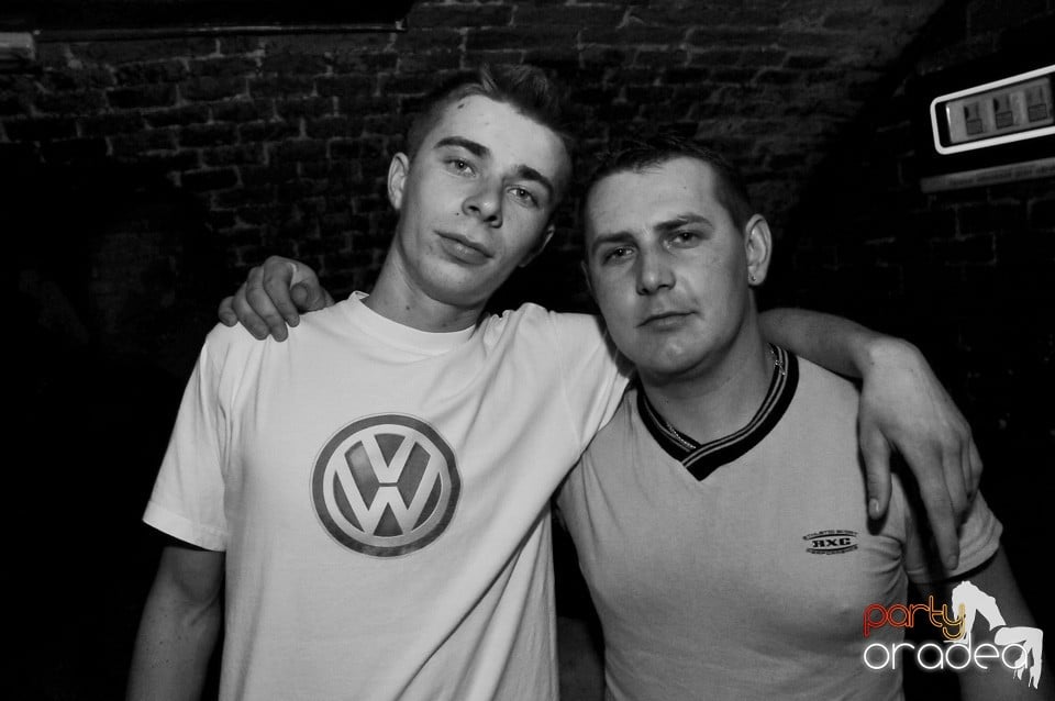 Think Blue - Party în Club Escape, 