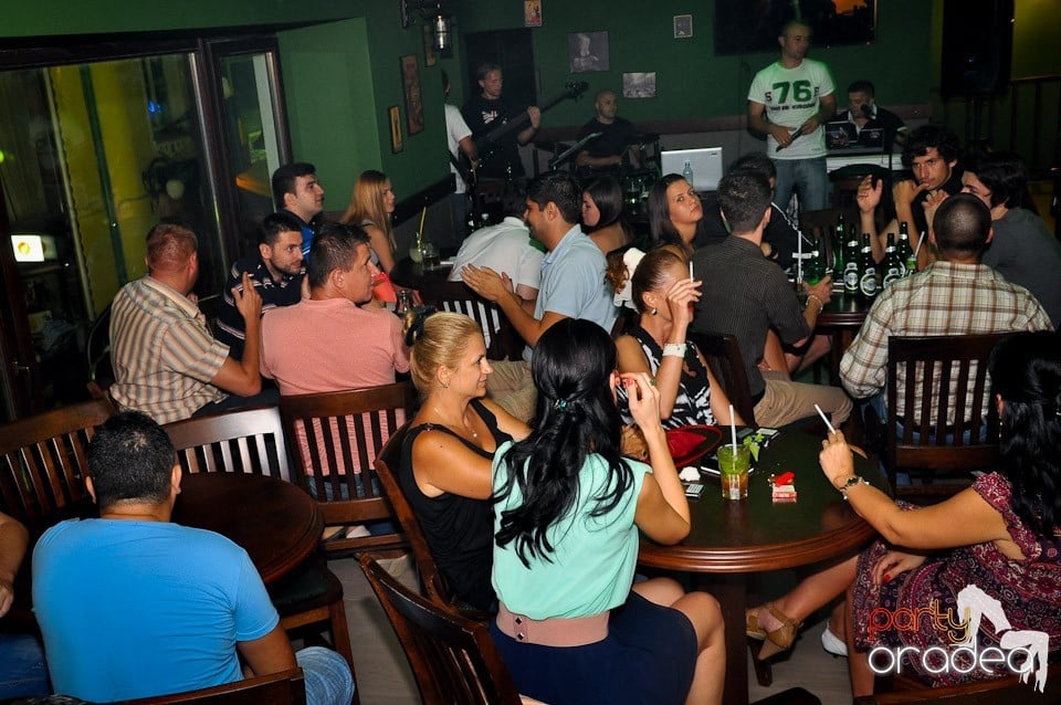 Trupa West în Green Pub, Green Pub