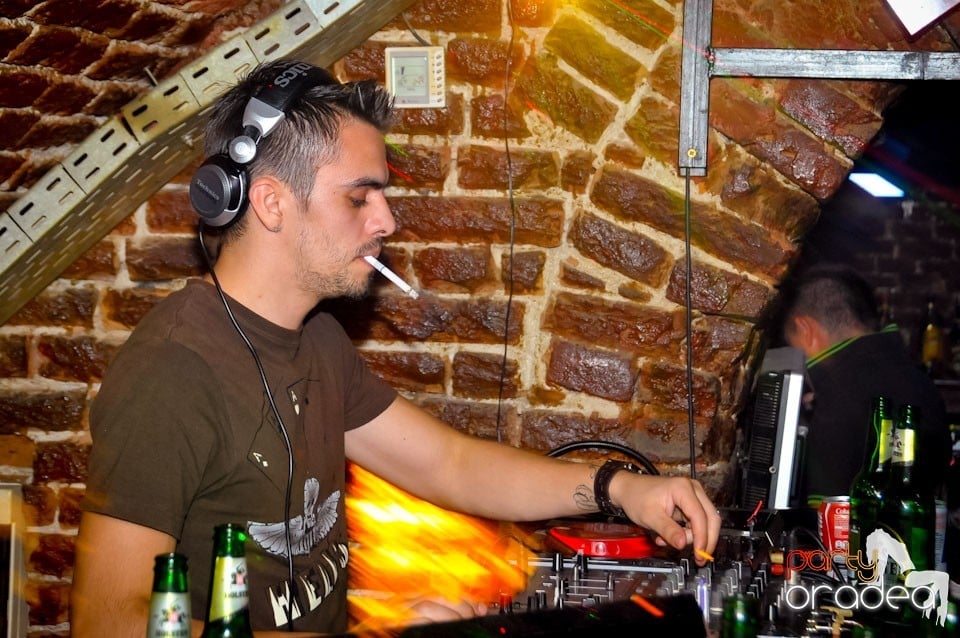 Un nou party marca Escape, 