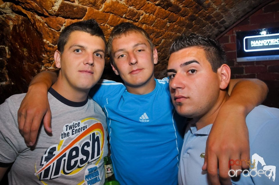 Un nou party marca Escape, 