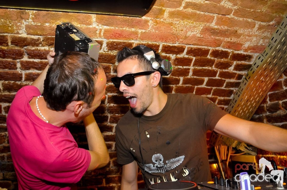 Un nou party marca Escape, 