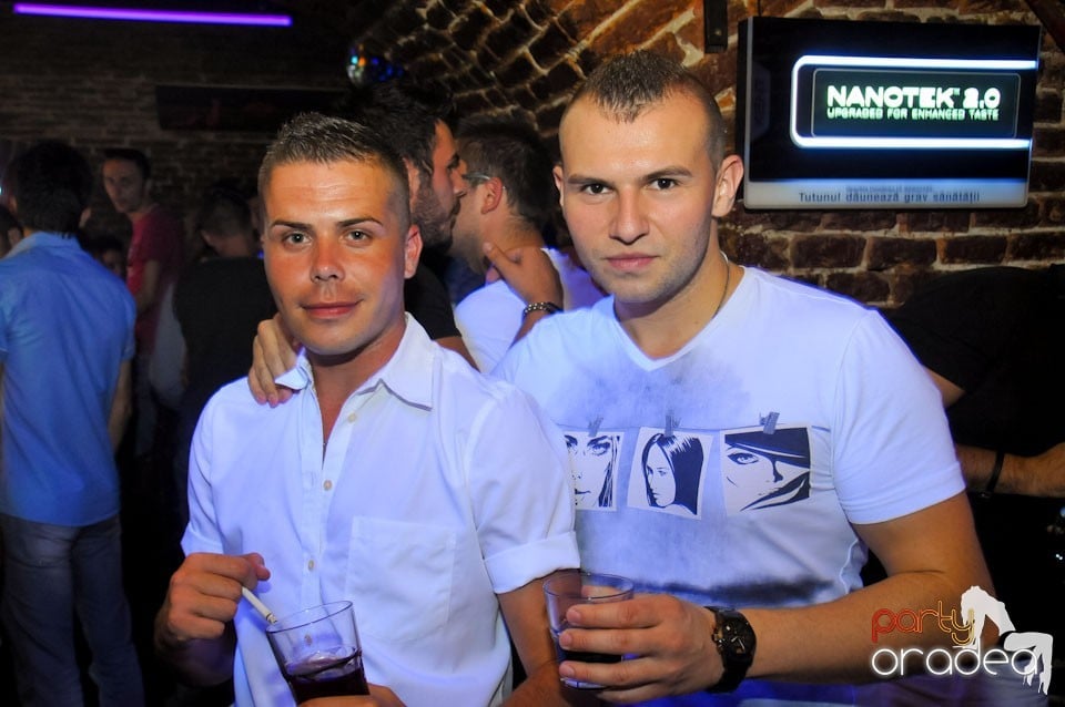 Un nou party marca Escape, 