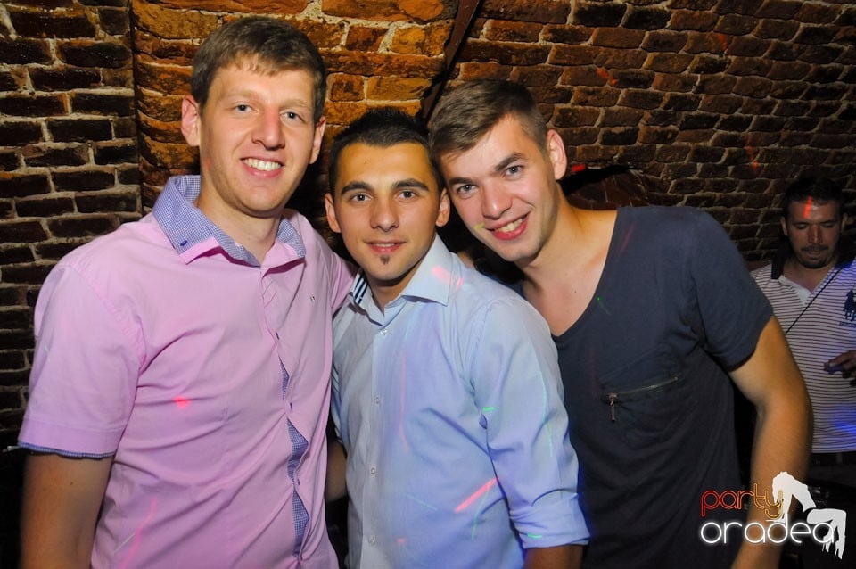 Un nou party marca Escape, 