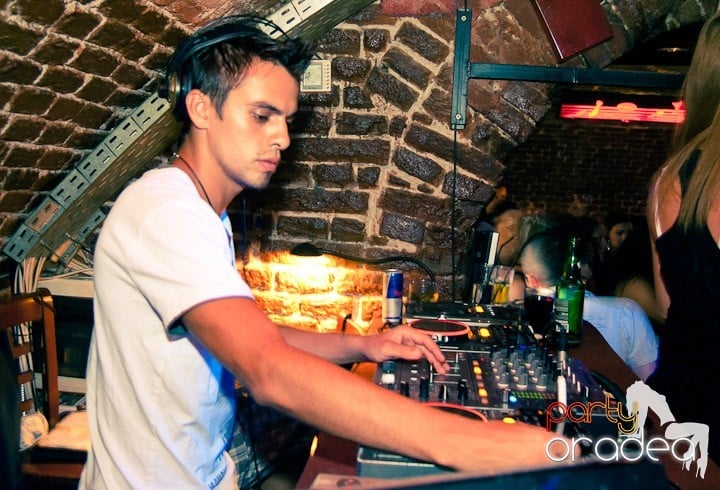 Un nou party marca Escape, 