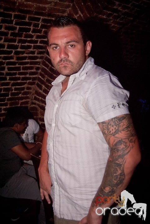 Un nou party marca Escape, 