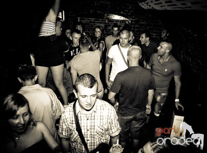 Un nou party marca Escape, 