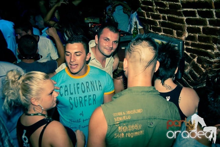 Un nou party marca Escape, 