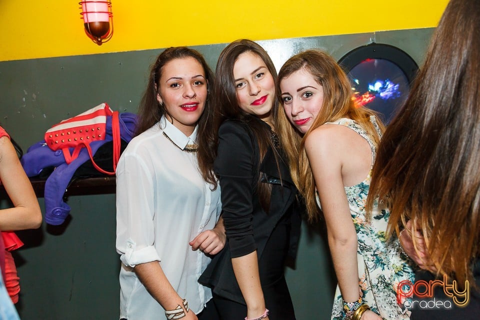 Valentine's Day Party în Yellow, 