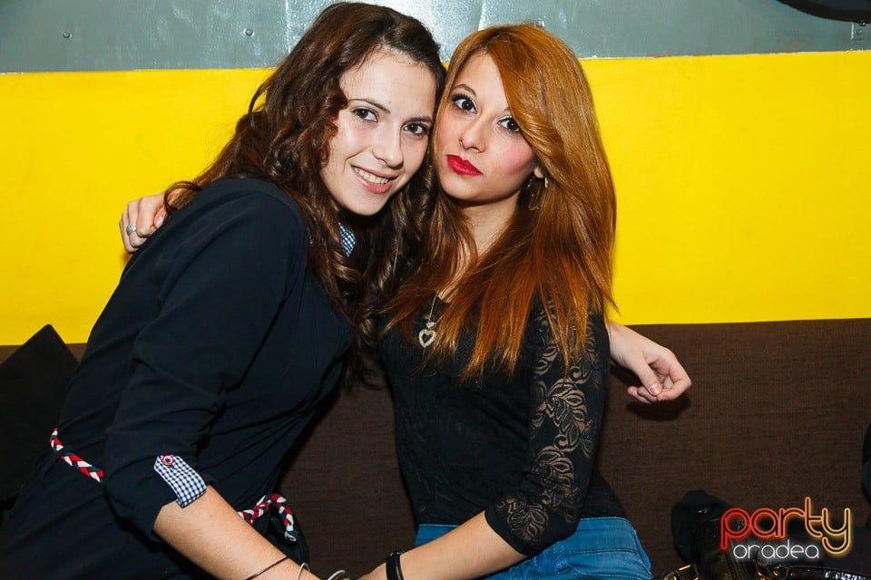 Valentine's Day Party în Yellow, 