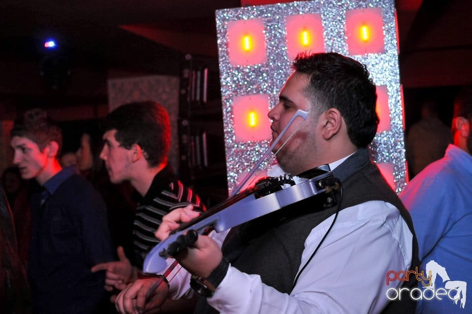 Vali Vijelie în Club Life,