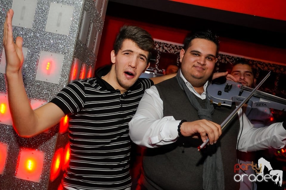 Vali Vijelie în Club Life,