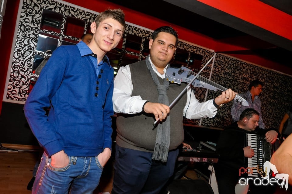 Vali Vijelie în Club Life,