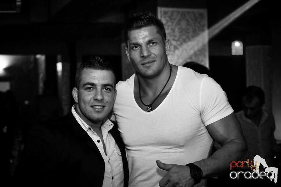 Vali Vijelie în Club Life,