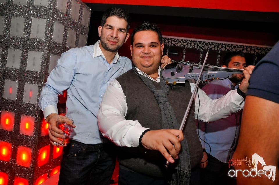 Vali Vijelie în Club Life,