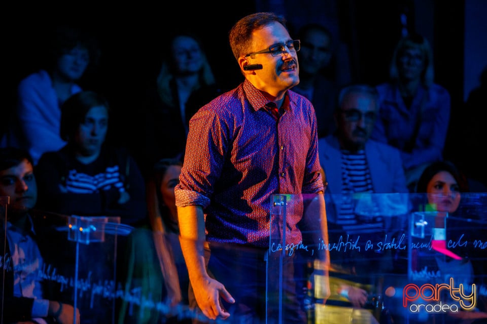 Vârful aisbergului, Teatrul Regina Maria