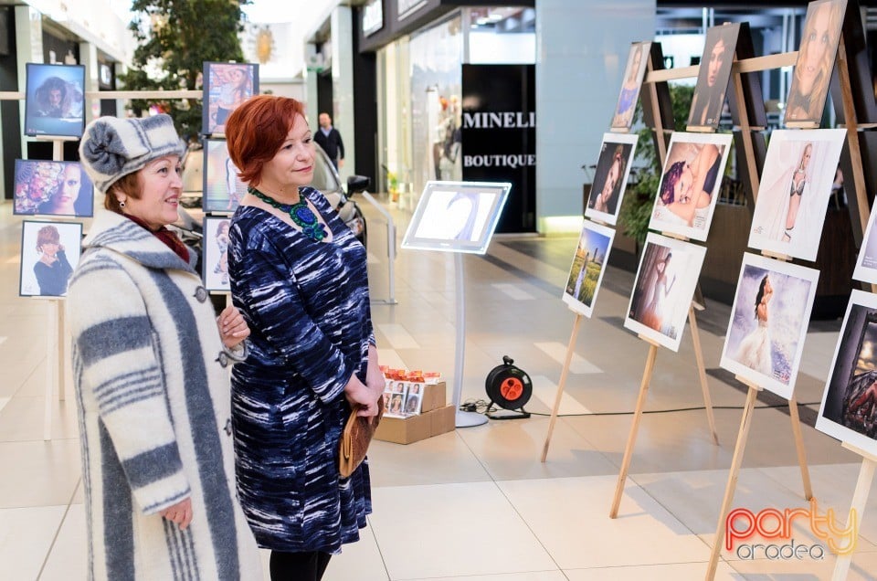 Vernisaj Expo Photo - Fetele din Zi de Zi, Lotus Center