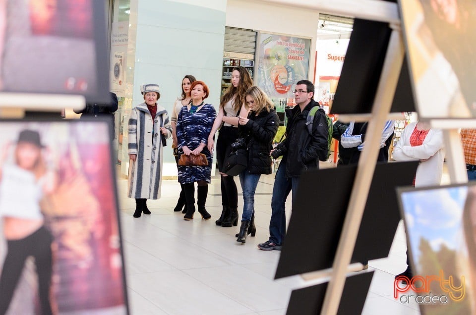 Vernisaj Expo Photo - Fetele din Zi de Zi, Lotus Center