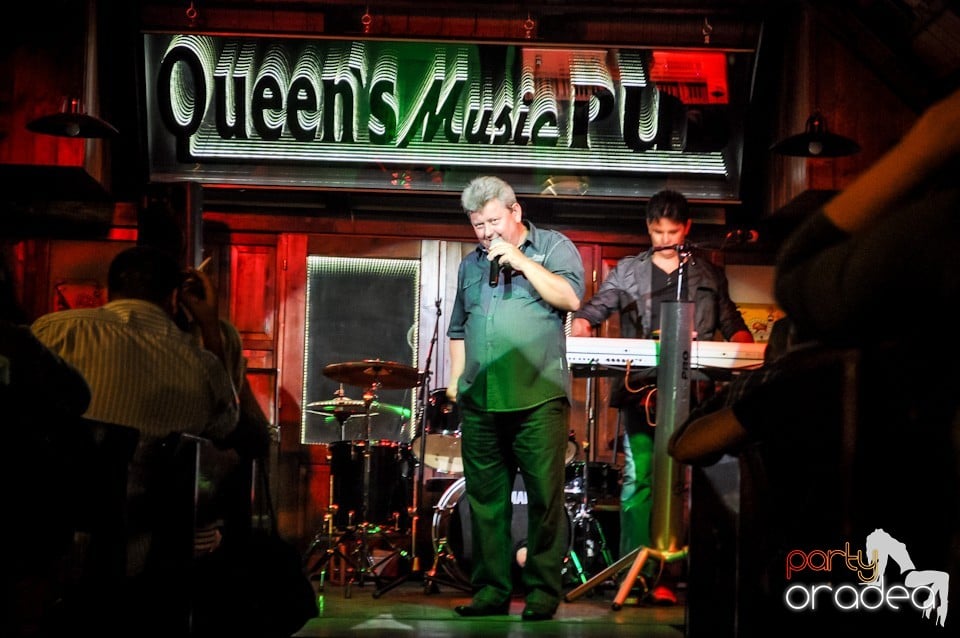 Viata ca un ... Banc, Queen's Music Pub