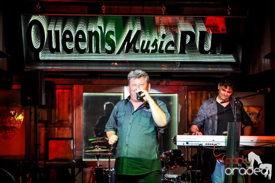 Viata ca un ... Banc, Queen's Music Pub