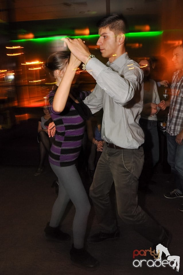 Vineri dansăm în Blondy's,