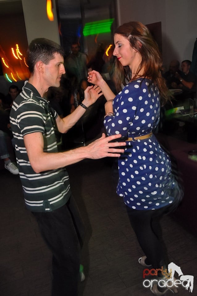 Vineri dansăm în Blondy's,