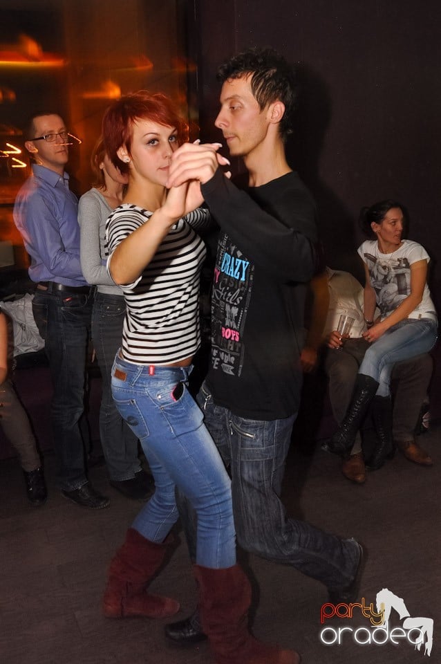 Vineri dansăm în Blondy's,