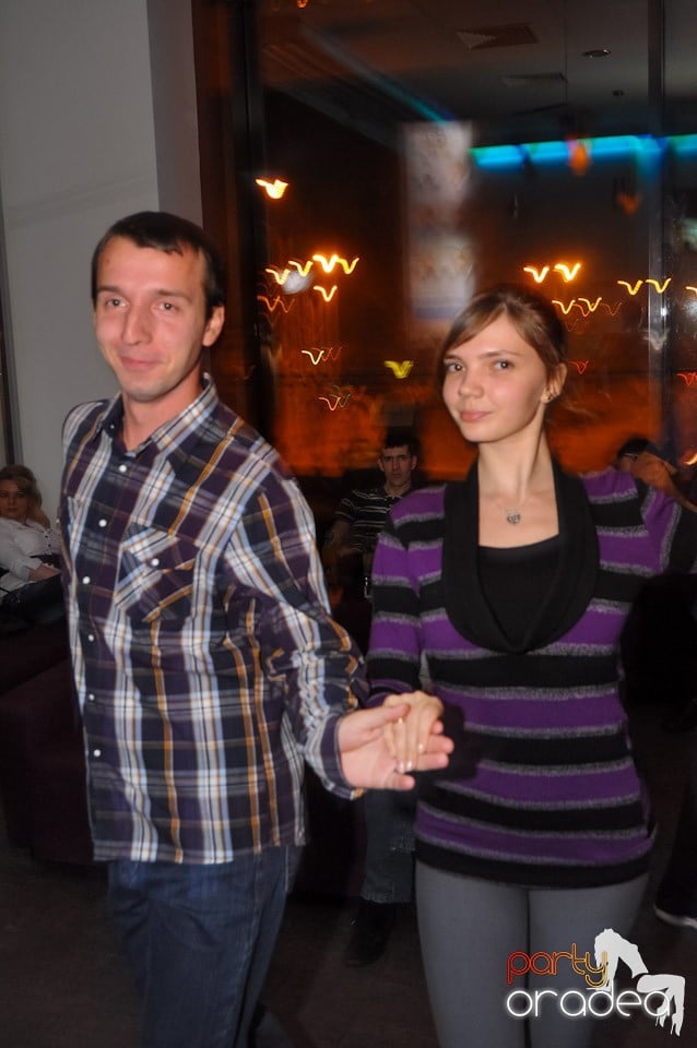 Vineri dansăm în Blondy's,