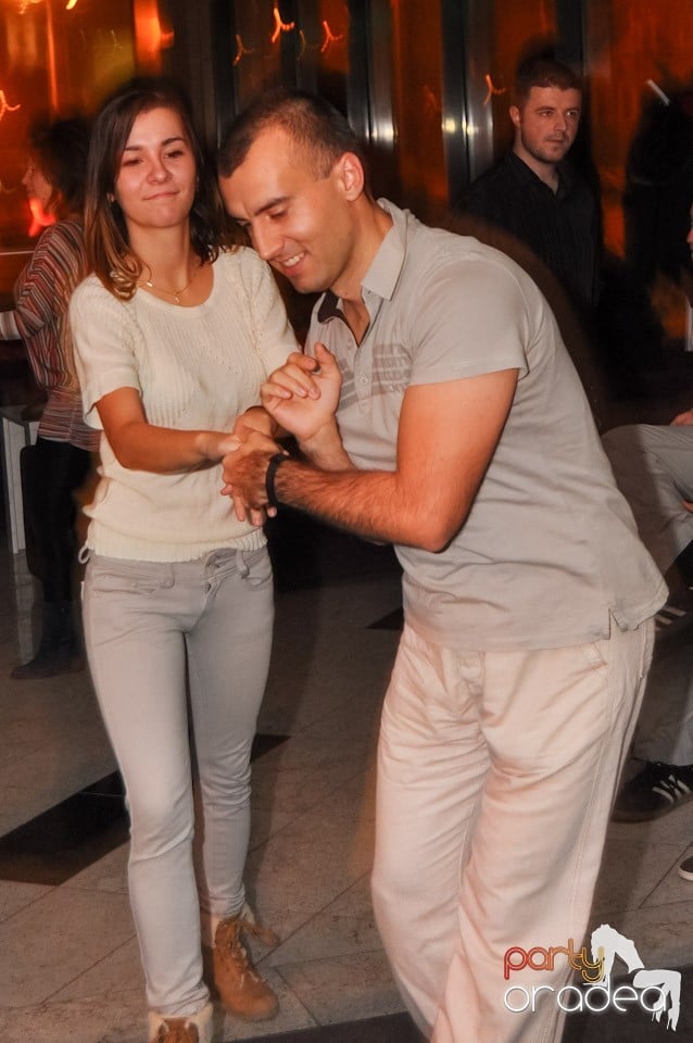 Vineri dansăm în Blondy's,