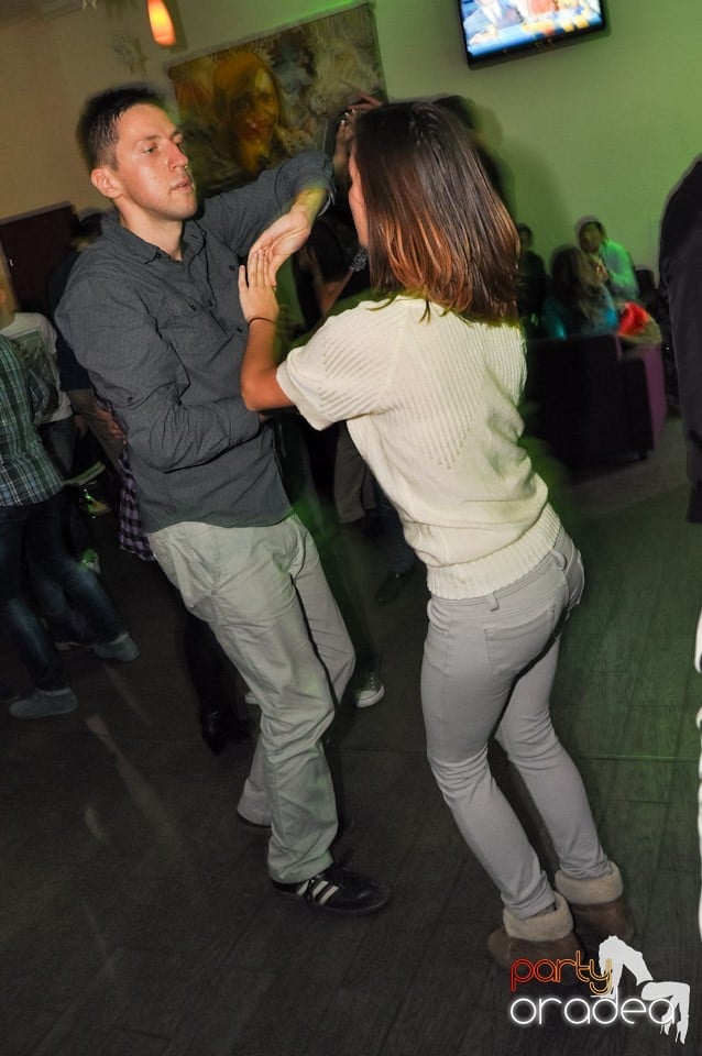 Vineri dansăm în Blondy's,
