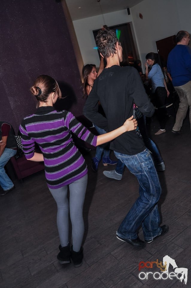 Vineri dansăm în Blondy's,