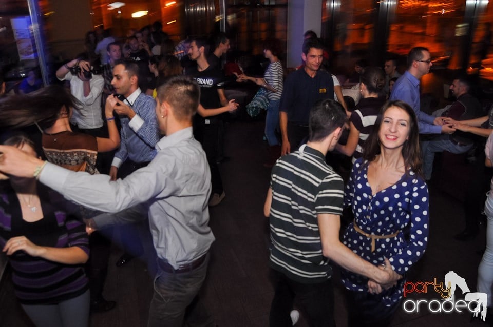 Vineri dansăm în Blondy's,