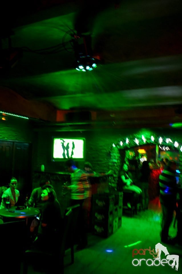 Vineri începe distracţia în Club Downtown,