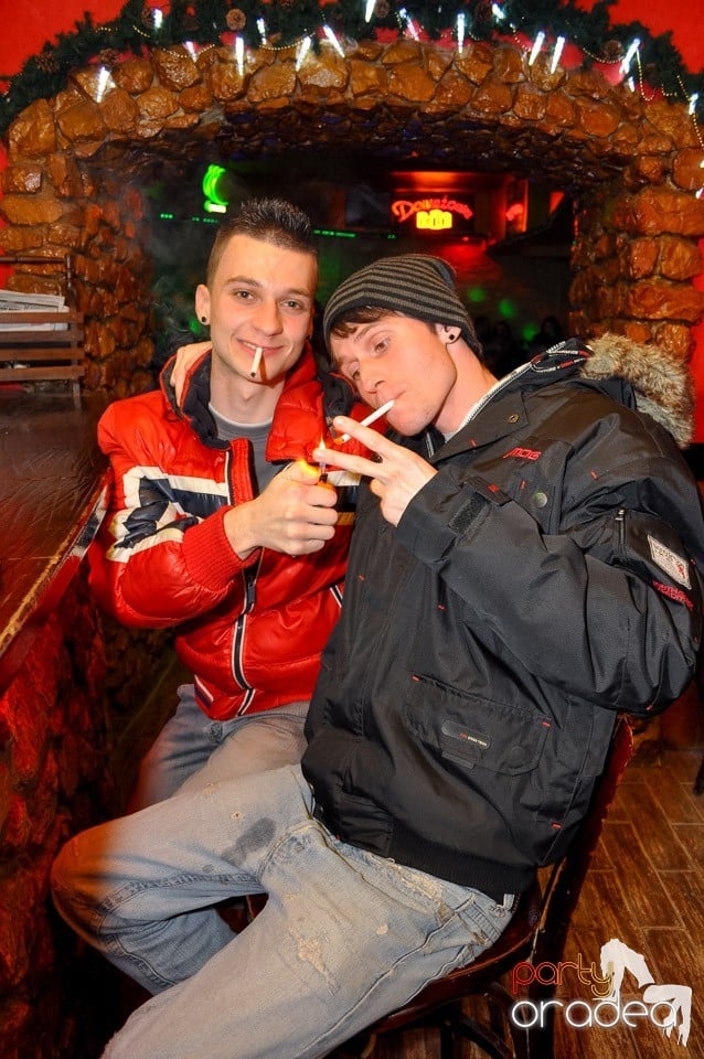 Vineri începe distracţia în Club Downtown,
