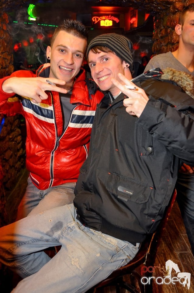 Vineri începe distracţia în Club Downtown,