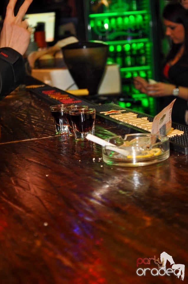 Vineri începe distracţia în Club Downtown,