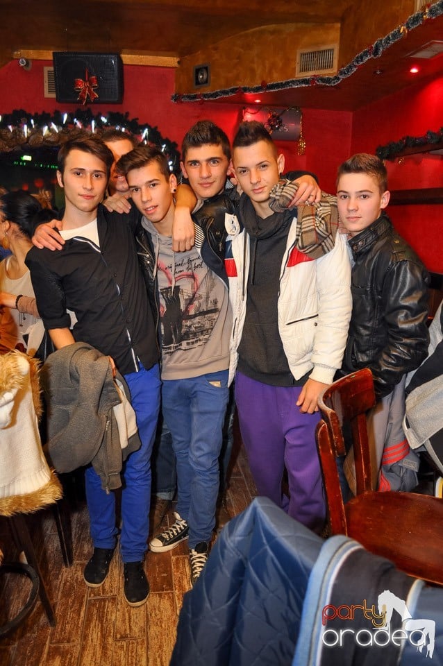 Vineri începe distracţia în Club Downtown,